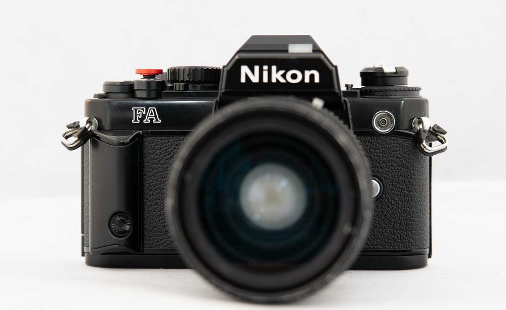 Kit aparat Nikon FA cu obiectiv Nikon 35 70 2.8