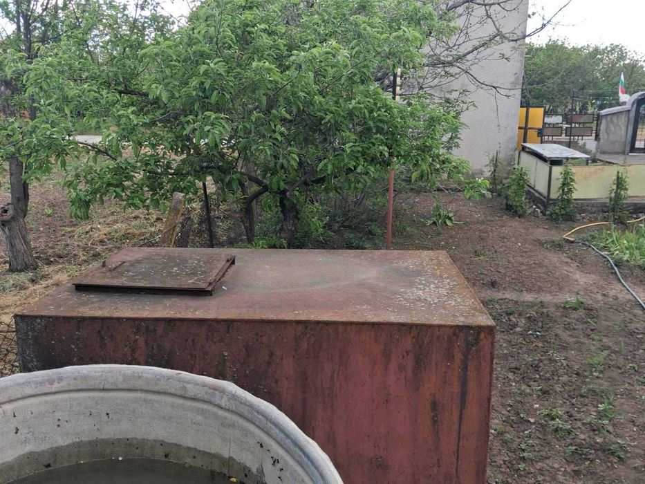 Продавам метална цистерна