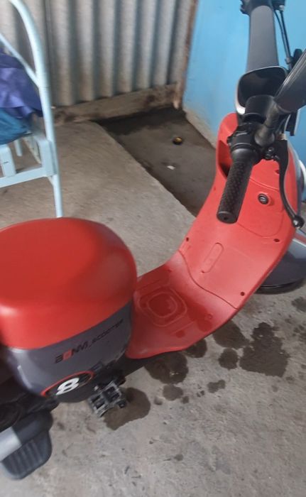 Скутер новый  причина продажи : нужен бензиновый мопед , обмен есть .