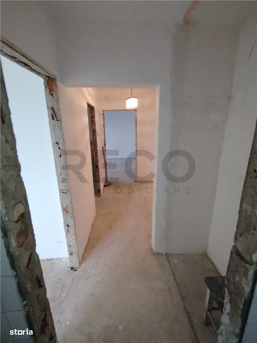 RECO apartament cu 3 camere decomandat cu lift