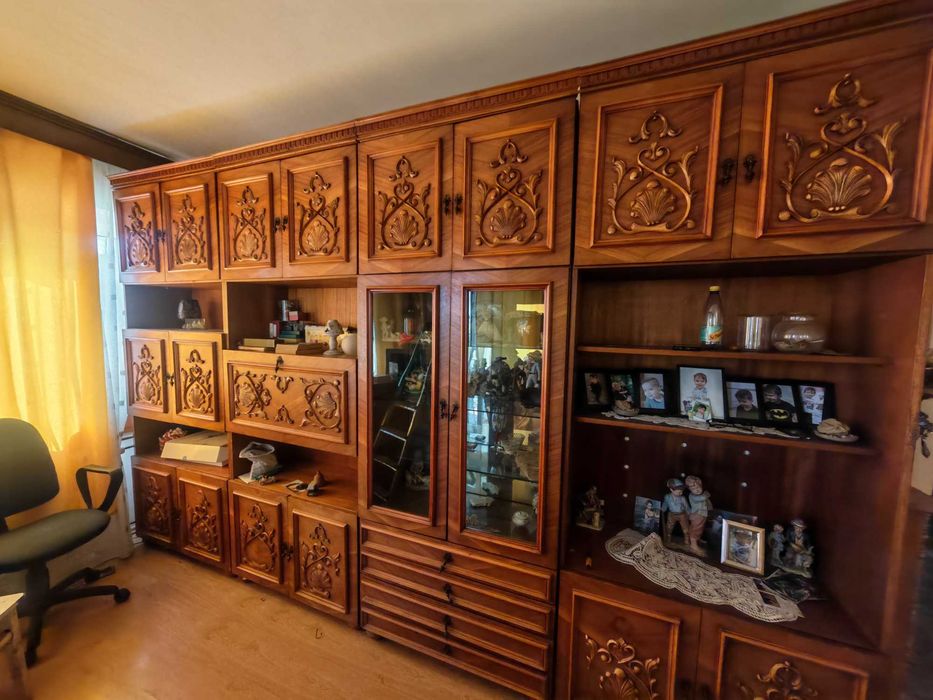 Set mobilier vintage clasic din lemn...necesuta restaurare