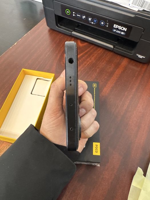 Telefon Poco F5 dunga ecran