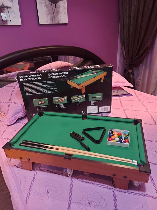 Masa de biliard cu 2 tacuri triunghi si set cu bile
