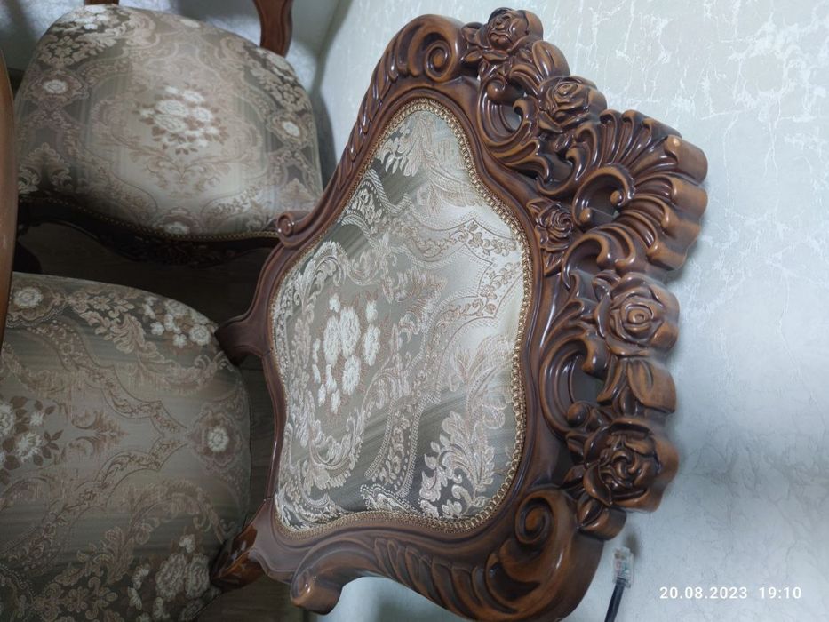 Продам стол и стулья