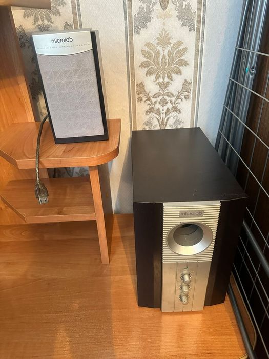 Продам компьютерный стол