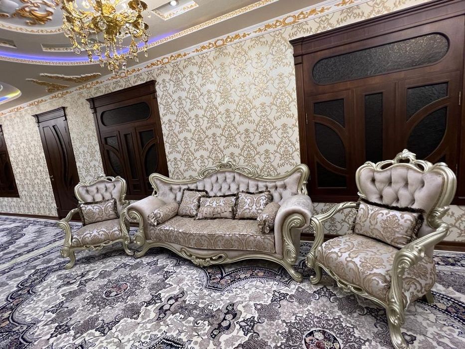 Мягкий мебель идеального качества, ещё новое