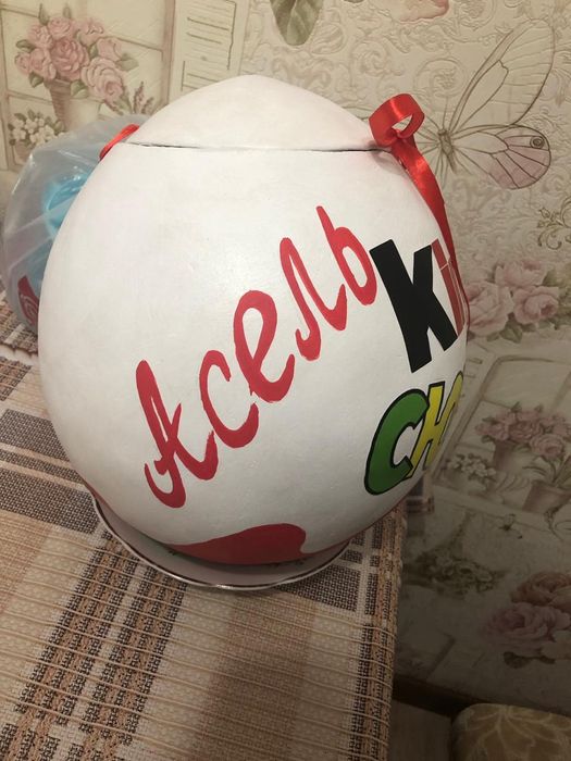 Продаю упаковку виде киндер сюрприза