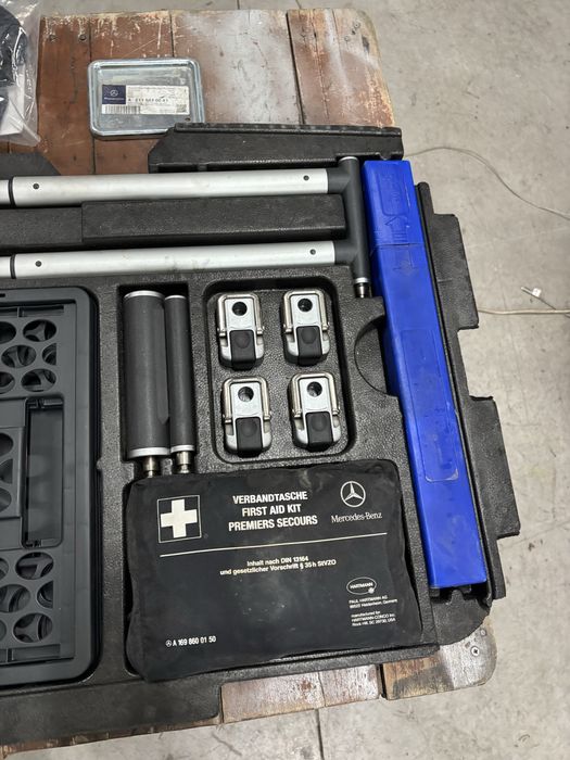 органайзер/аксесоари/разделител/мрежа за mercedes benz w204