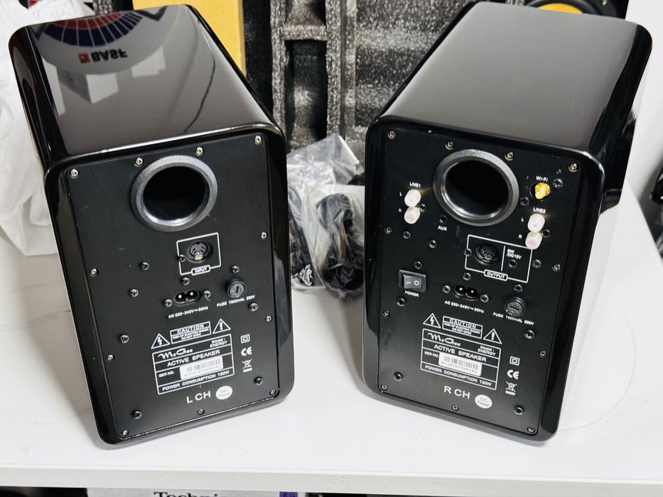 McGee Energy Model 1 Boxe Active Hi-Fi Stereo 2 Căi, Amplificare Integrată, Bass Reflex, Piano Black, Subwoofer Out, Noi în Cutie