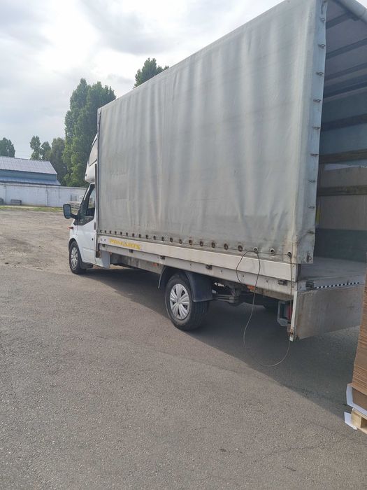 Autoutilitara Ford transit prelata