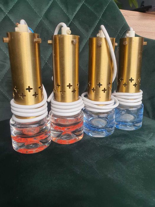 Patru lămpi cu design modern