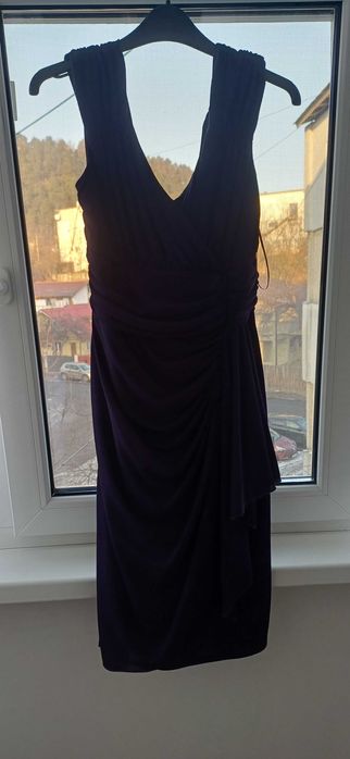 Vand rochii marimea 36 (50lei buc]