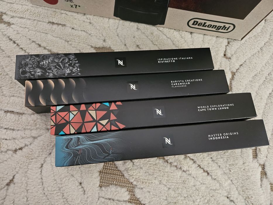 Espressor capsule Delonghi Nespresso + 47 capsule de cafea Nesprsso