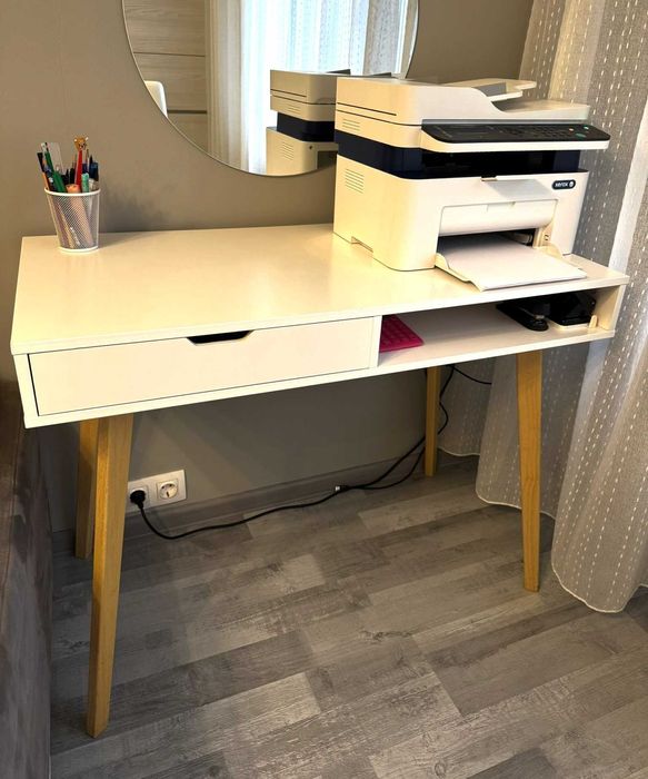 Birou Alb cu picioare Natur ca nou