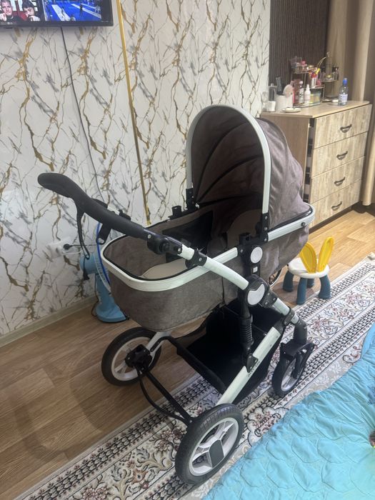 Детская коляска коричневая