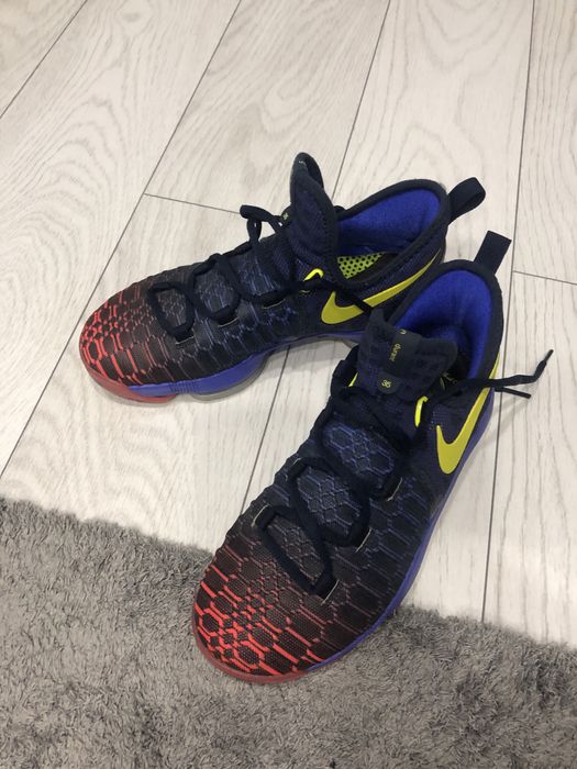 Adidasi Nike ( model Kevin Durant )