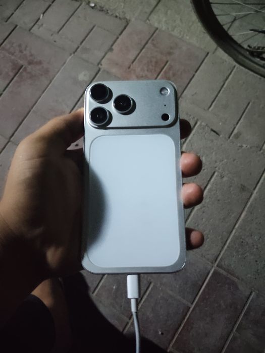 IPhone xr 17 Pro qilingan