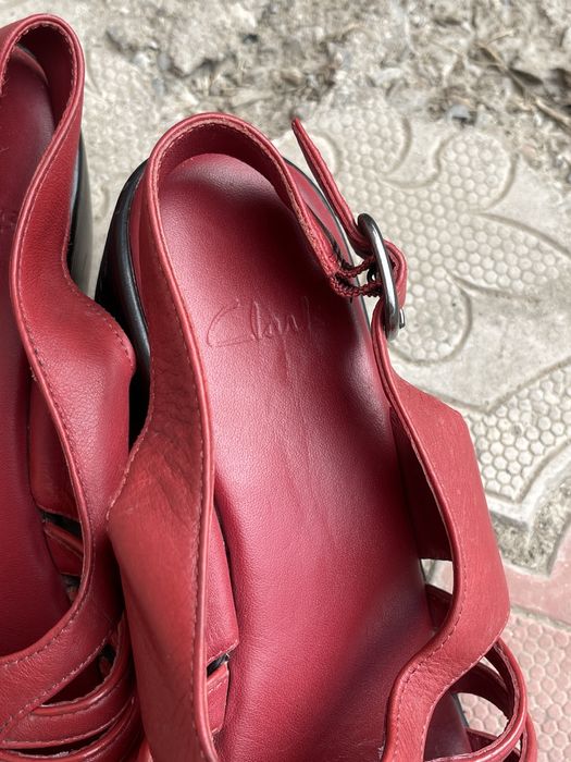 Кожаные босоножки