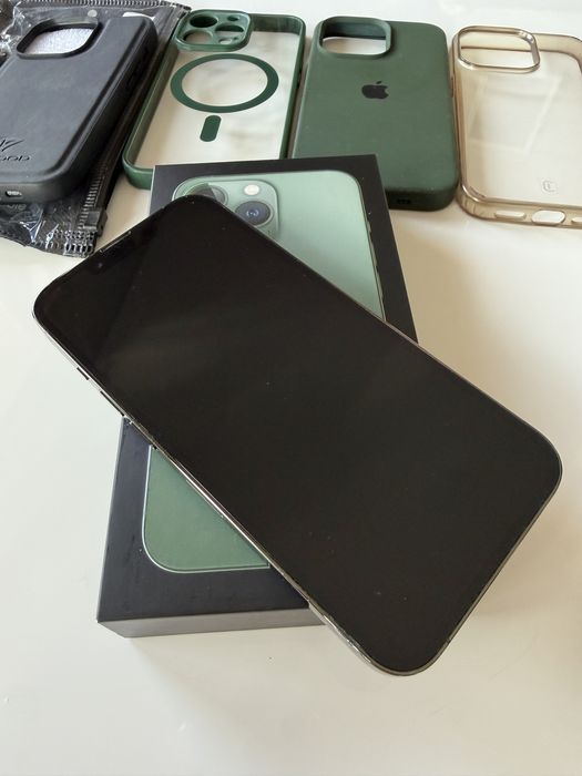 Iphone 13 PRO GREEN 128 GB със 6 кейса