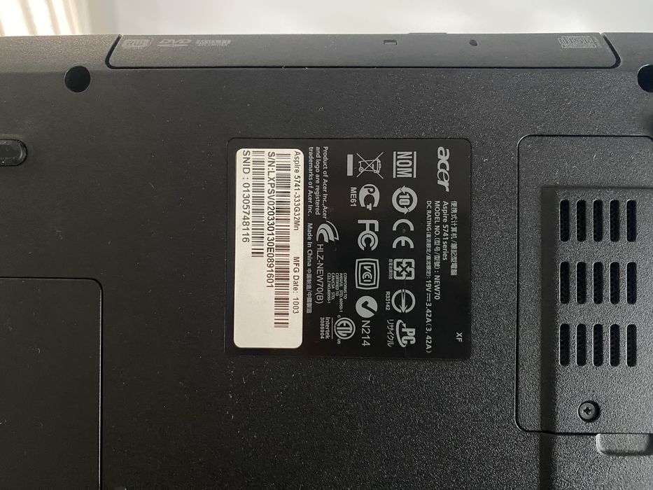 Продам ноутбук ACER с документами, работает