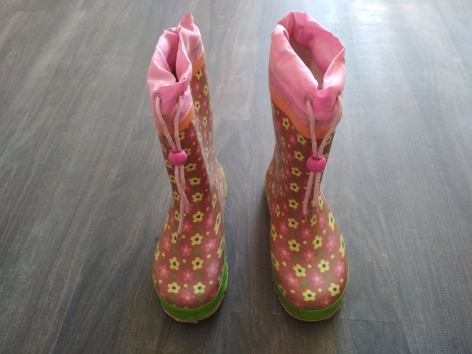 Продаю резиновые сапоги с подкладом
