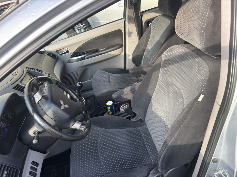 MITSUBISHI Grandis 2005 — imagine 4