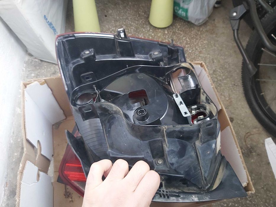Stopuri / Triple VW Polo 6R (ambele au sticla crapata)