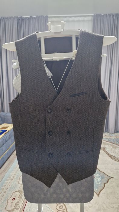 Продам костюм тройка