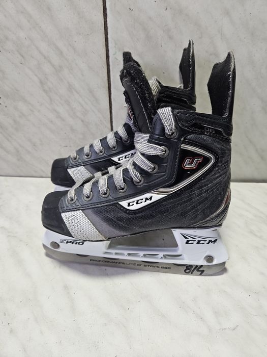 Patine 814 hochei hockey  CCM marime 33  (  22 cm)