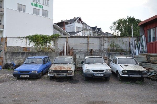 Colectam fier vechi masini auto rable