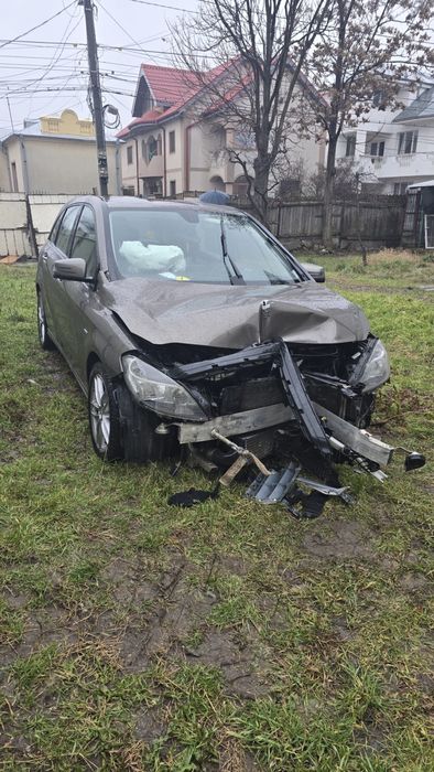 Mercedes b class 180 avariat