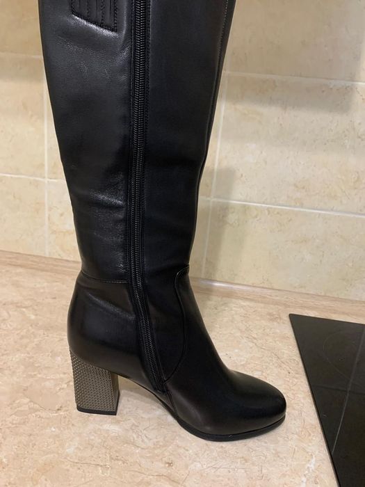 Продам демисезонные сапоги