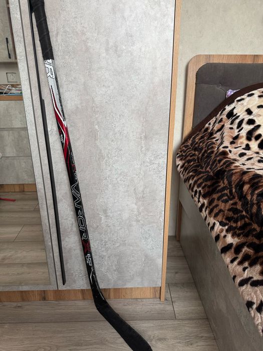 Продам хоккейную клюшку Bauer