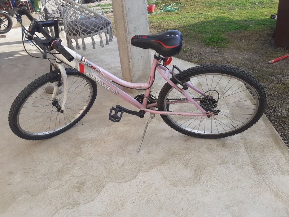 Vând 2 biciclete pt Fetițe
