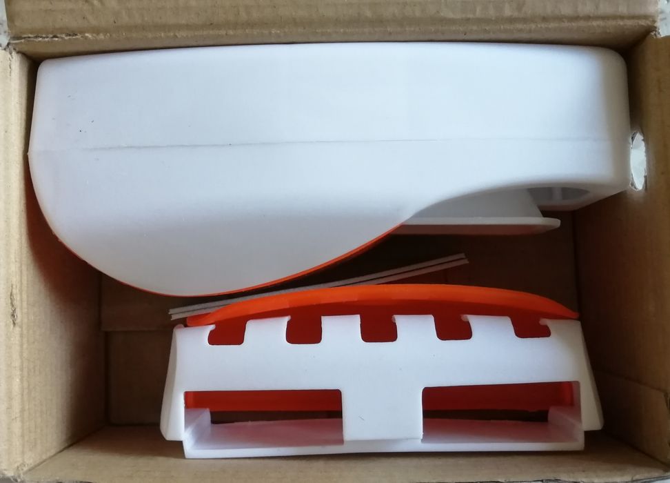 Продам диспенсер для зубной пасты