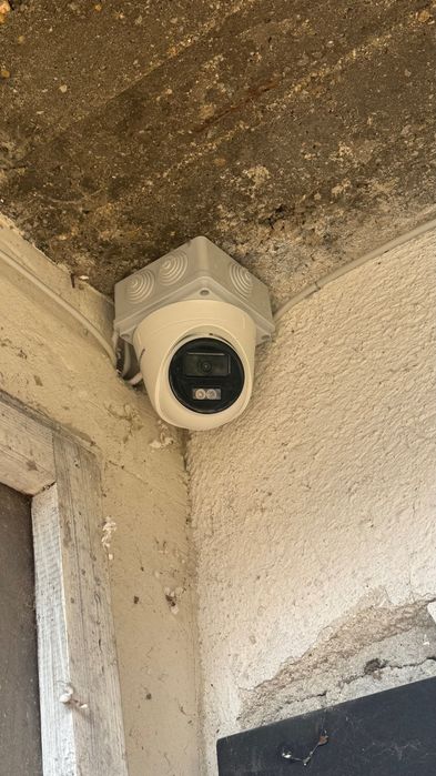 Мегапикселова куполна IP камера HIKVISION