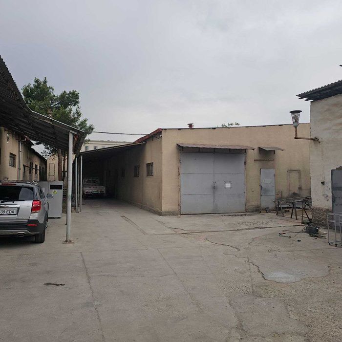 Склад: 100, 226, 300 кв.м. Есть навесы. 80,100 кв.м.