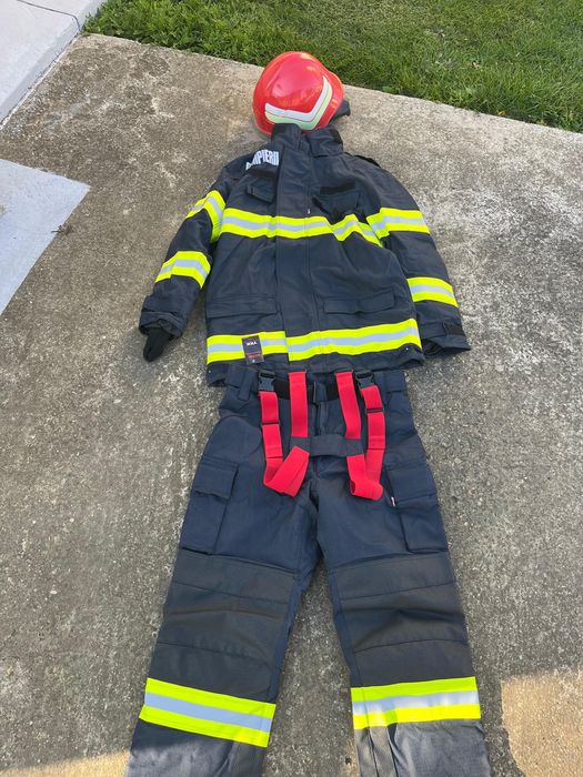 Costum de protectie pentru pompieri