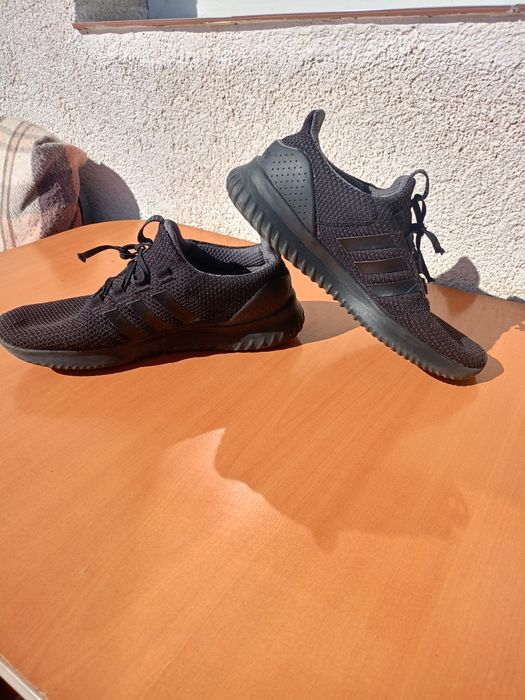 Vând pantofi sport Adidas produs de calitate superioara mărimea 43 1/2