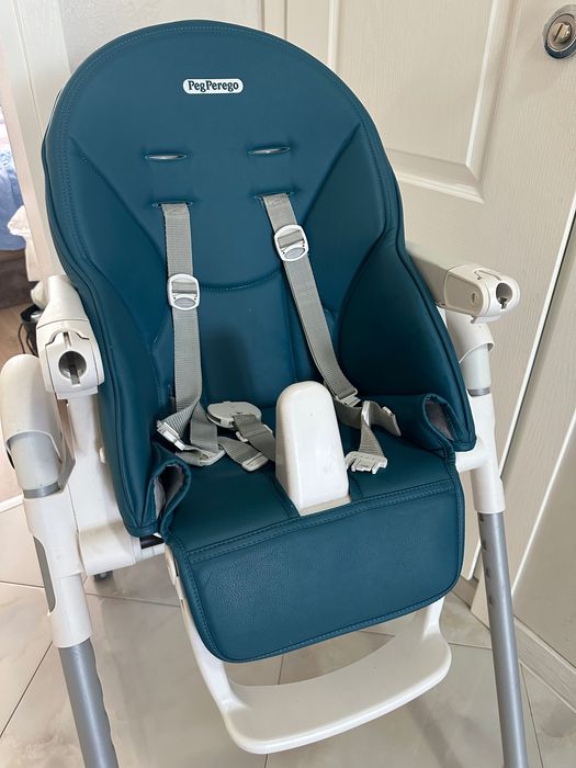 Стол за хранене Peg Perego + БОНУС Преносим стол Lorelli