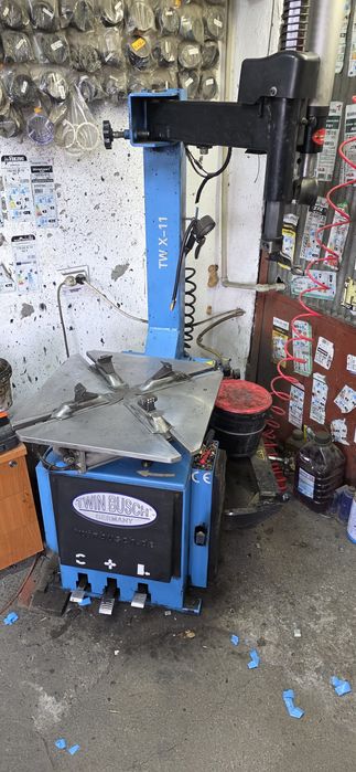 Машина Монтаж демонтаж на гуми  950 евро