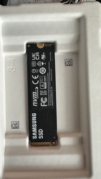 HDD NVME  samsung 980pro kingston 1TB, cu 99% sau 98% sănătate rămasă.