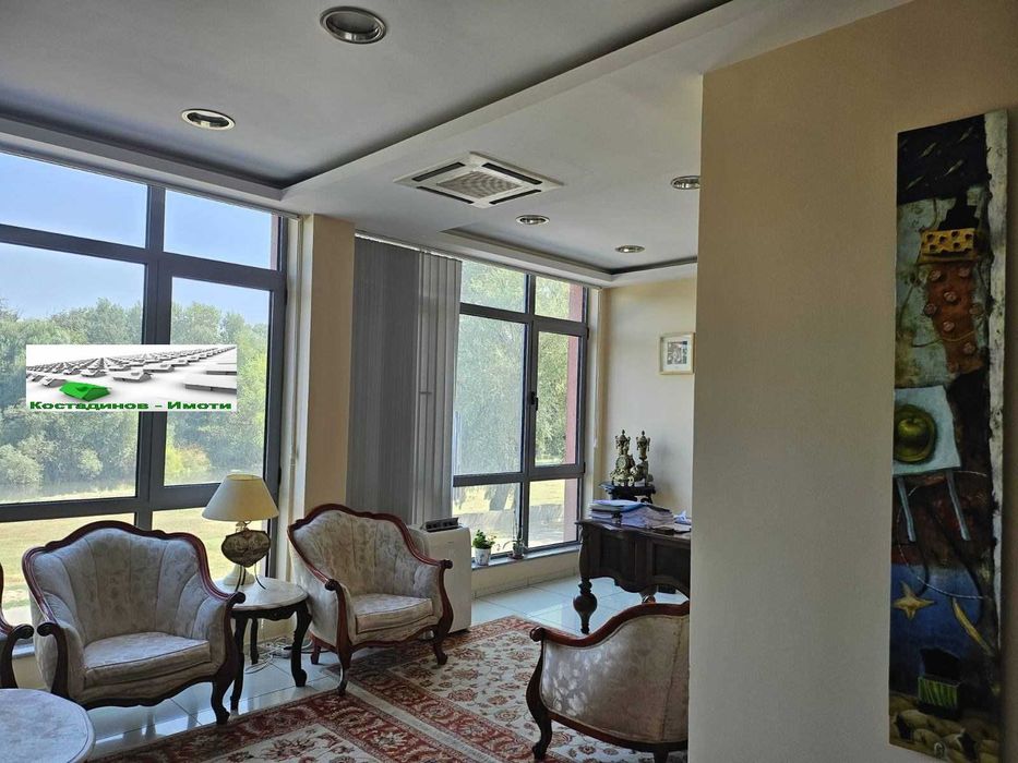 Дава се под наем Офис в Пловдив, Център - 100 кв.м за 648.21 € - Снимка #1