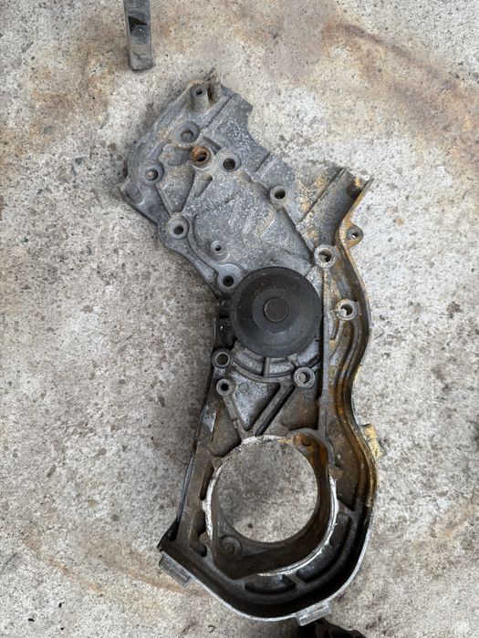 Помпа на 3C 2.2 дизель