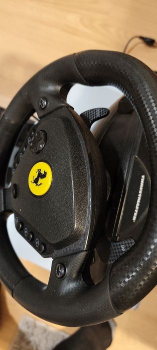Trustmaster Ferrari Force Feedback Волан за рейсинг игри