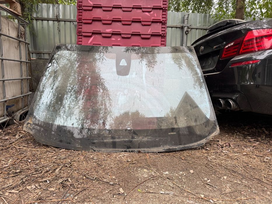 Vând parbriz original bmw F01 F02 cu hud kafas camera semne de circulație heliomat ( confort climatic ) reflectă razele uv pt modele după 2012