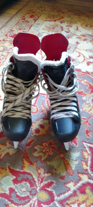 Продаю хоккейные коньки
