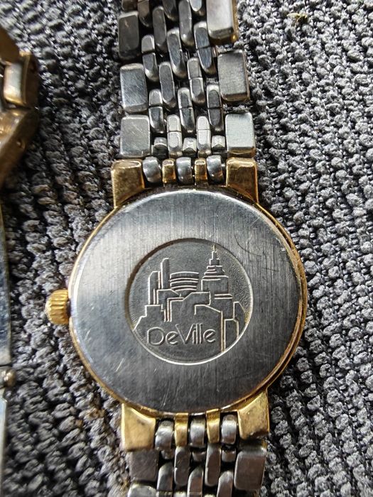 Продавам позлатен дамски часовник Omega
