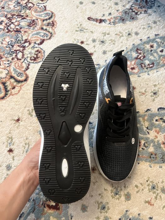 Мужские кроссовки