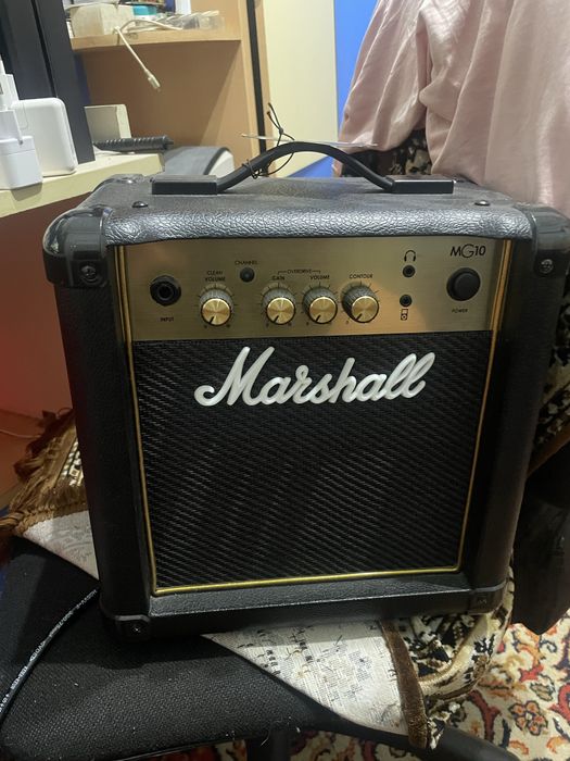 Продам комбоусилитель (комбик)  Маршал